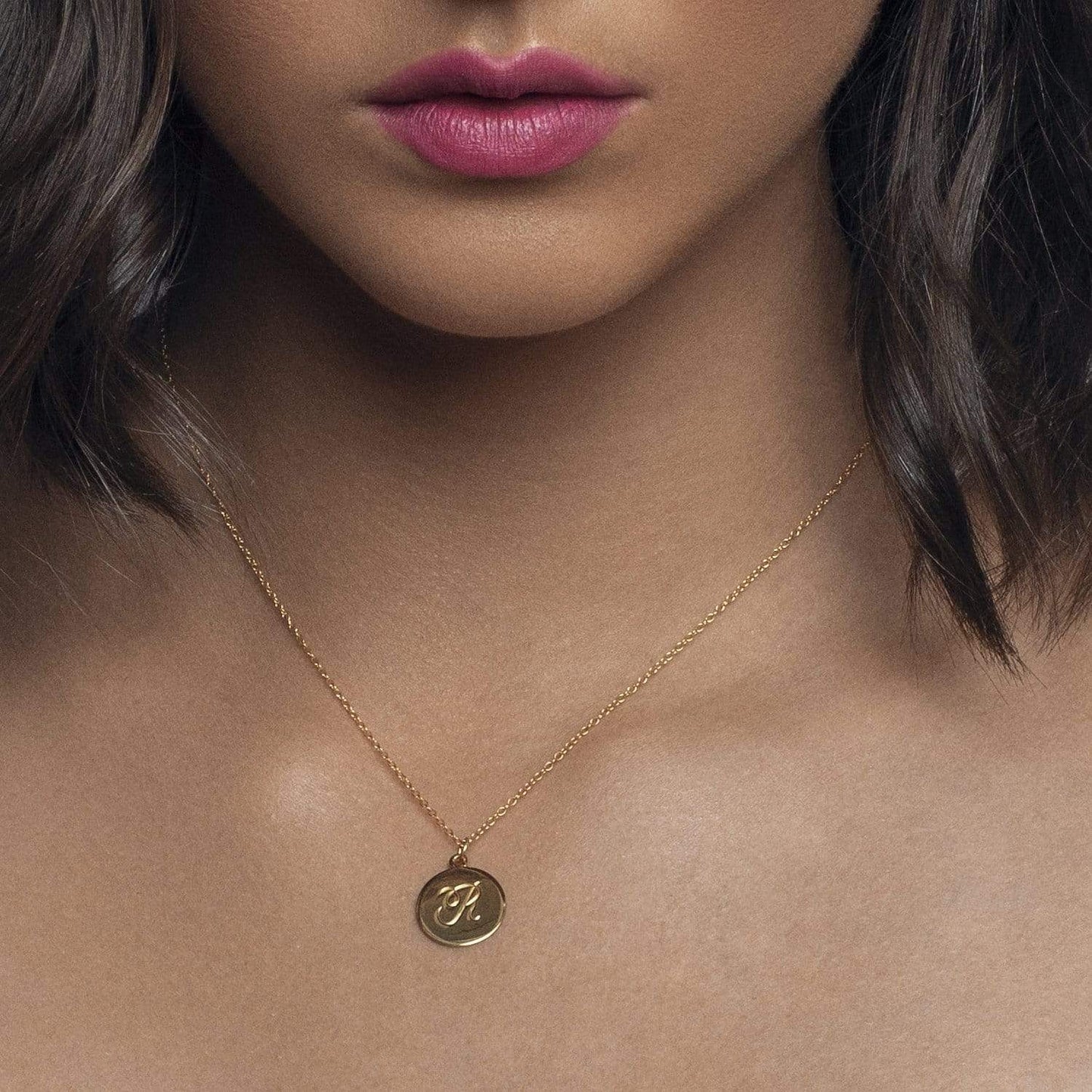 Ari&Lia Single Single Initial Necklace With Script Hand Engraving