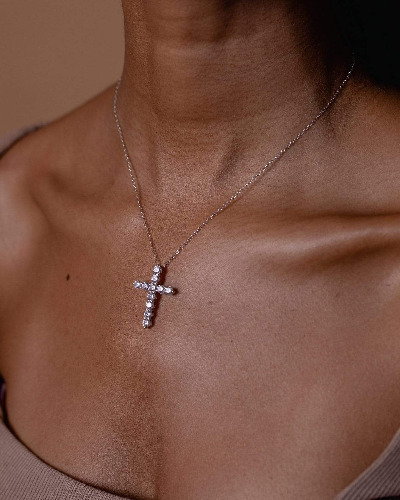 Ari&Lia Trendy Cross With 1.5 CT Cbic Zirconia
