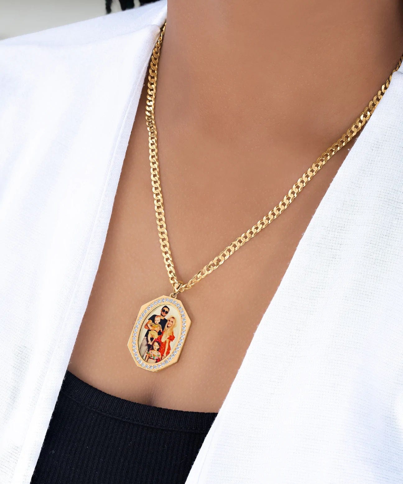 Ari&Lia Photo Pendant 18K Gold Over Silver / Cuban Chain Iced out Oval Photo Pendant PP202-GPSS