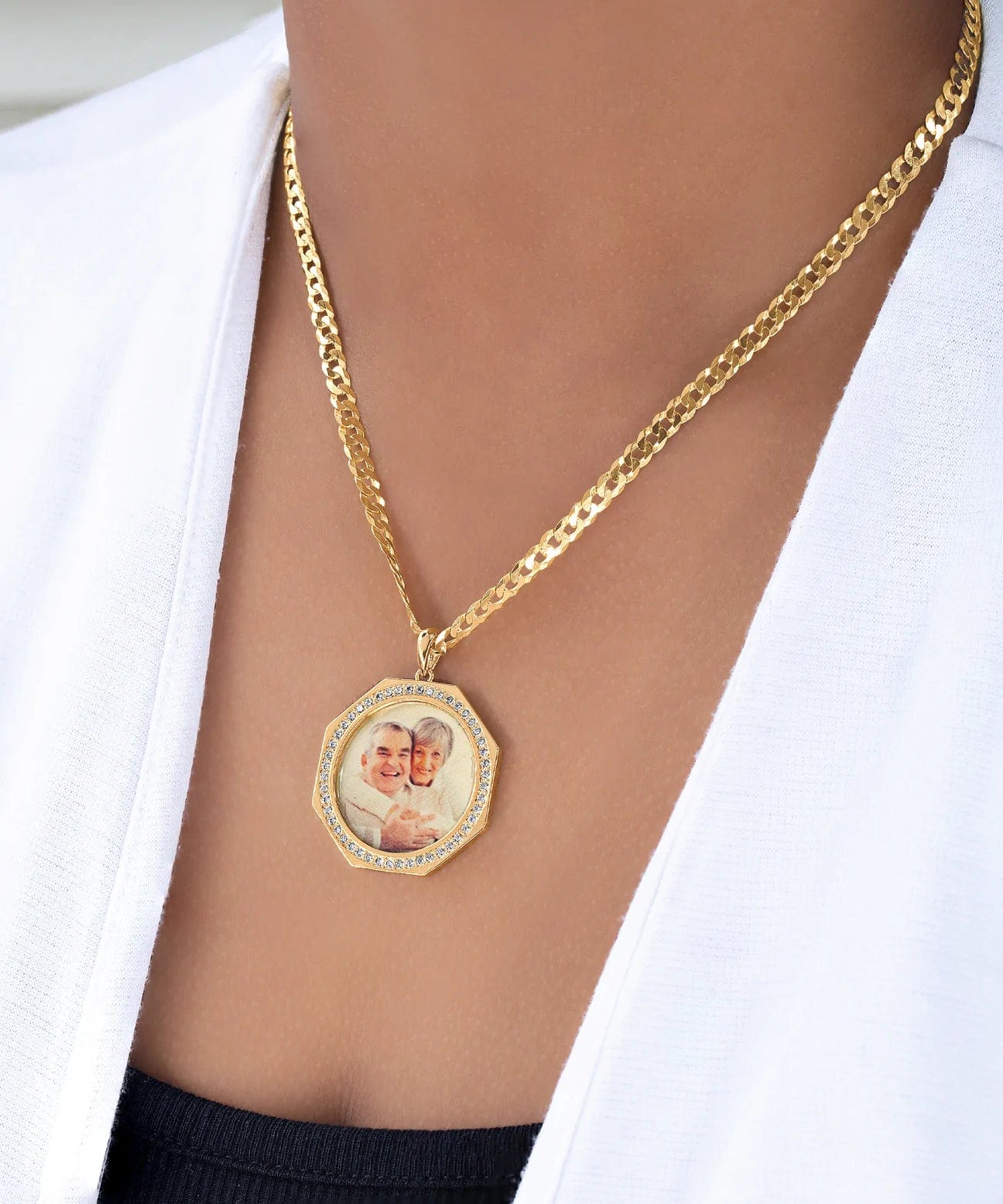 Ari&Lia Photo Pendant 18K Gold Over Silver / Cuban Chain Iced out Round Photo Pendant PP201-GPSS