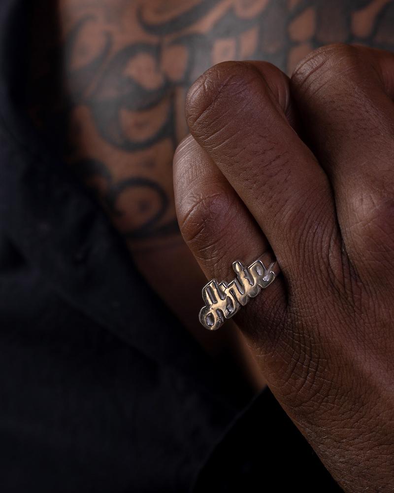 Ari&Lia Rings Unisex Script Name Ring